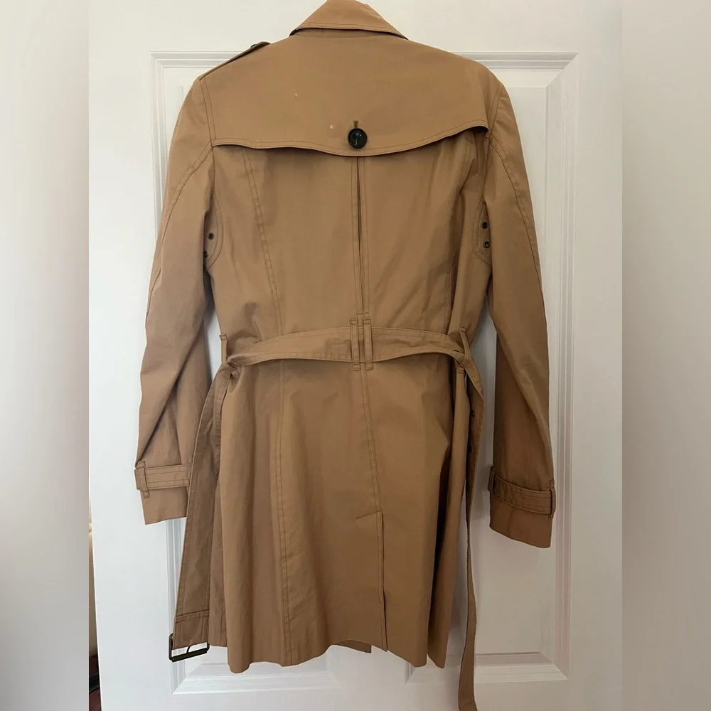 Burberry Tan Double-Breasted Trench Coat with Iconic Check Lining - Picture 5 of 16